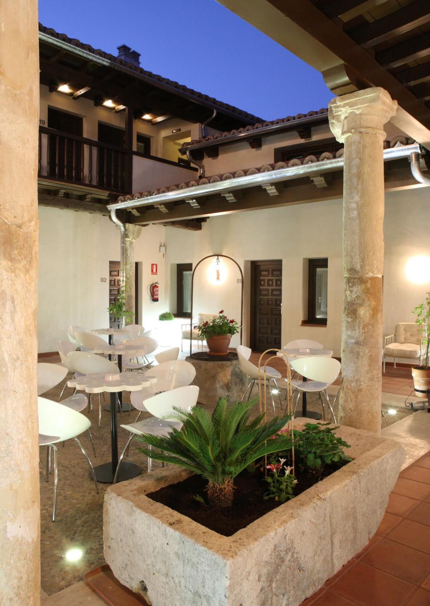 Evenia Alcala Boutique Hotel Alcala de Henares Exterior photo