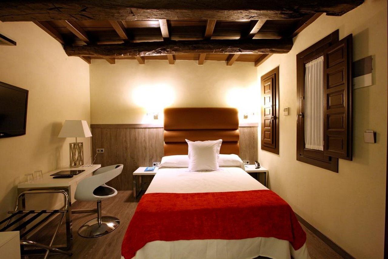 Evenia Alcala Boutique Hotel Alcala de Henares Exterior photo